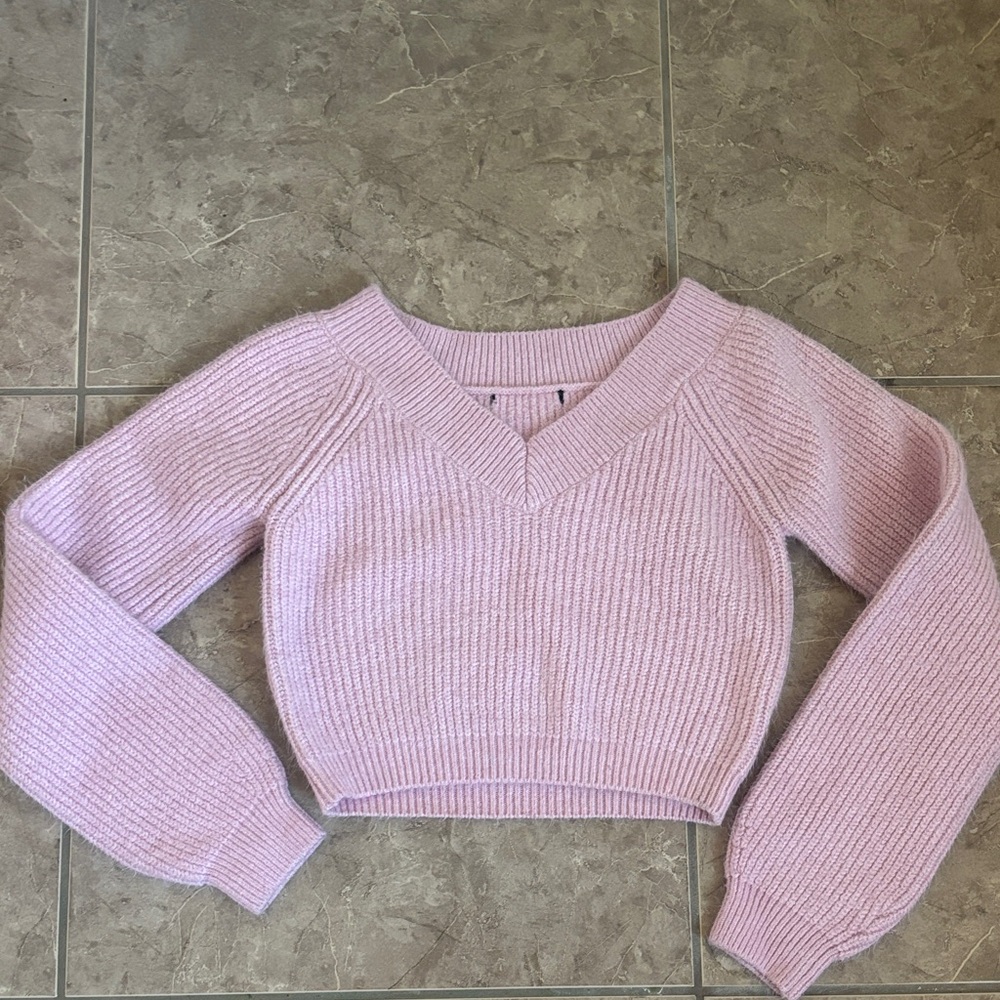Women’s Cropped V-Neck Sweater - Light Pink